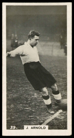 Pattreiouex - J. Arnold (Fulham) - 'Footballers in Action' (1934) Pattreiouex - J. Arnold (Fulham) - 'Footballers in Action' (1934)