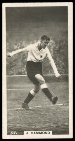 Pattreiouex - J. Hammond (Fulham) - 'Footballers in Action' (1934) Pattreiouex - J. Hammond (Fulham) - 'Footballers in Action' (1934)