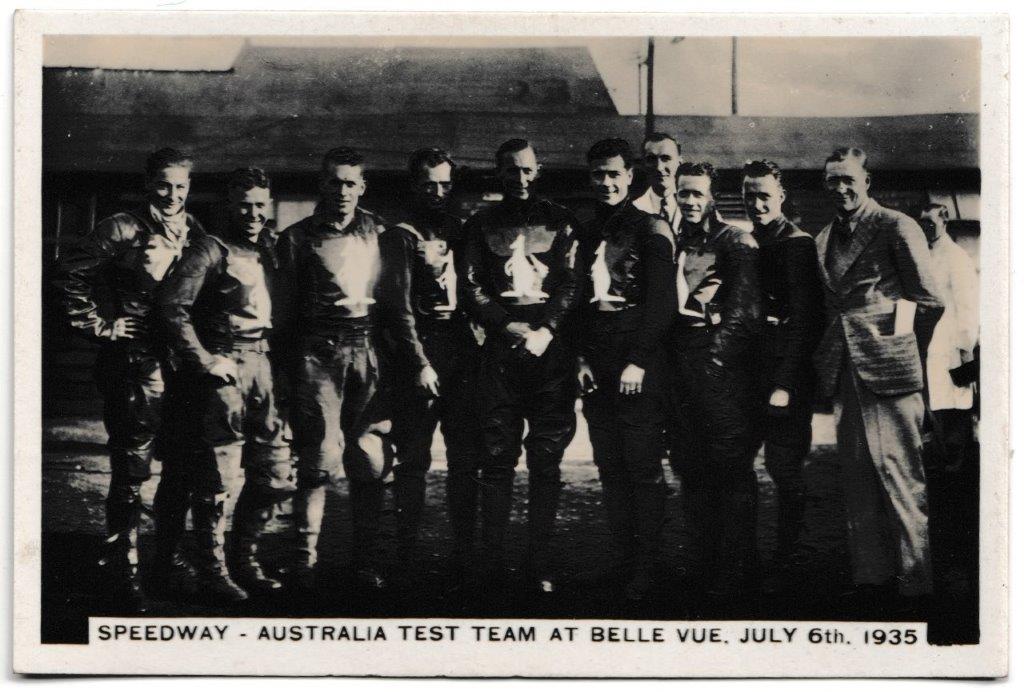 Pattreiouex - 'Sporting Events & Stars' (1935) - Card #17 - Australia Test Team 1935 Pattreiouex - 'Sporting Events & Stars' (1935) - Card #17 - Australia Test Team 1935
