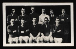 Pluck - 'Famous Football Teams' (1922) - Card #1 - The Arsenal
