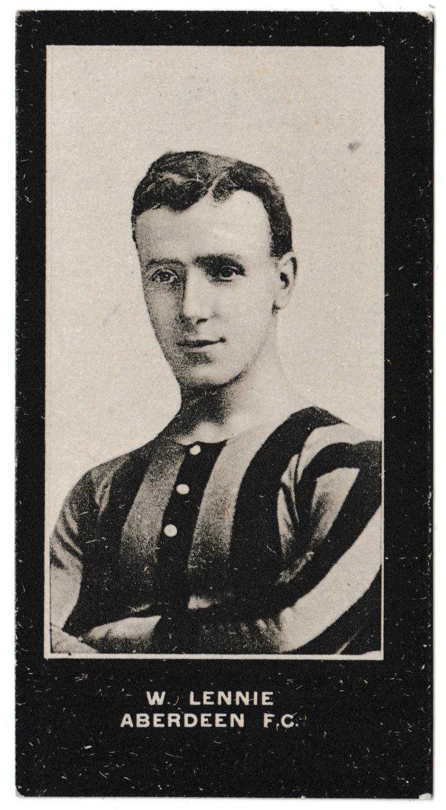 Smith's - 'Footballers Cup Tie S2' (1909) - W. Lennie (Aberdeen) Smith's - 'Footballers Cup Tie S2' (1909) - W. Lennie (Aberdeen)