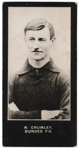 Smith's - 'Footballers Cup Tie S2' (1909) - R. Crumley (Dundee)