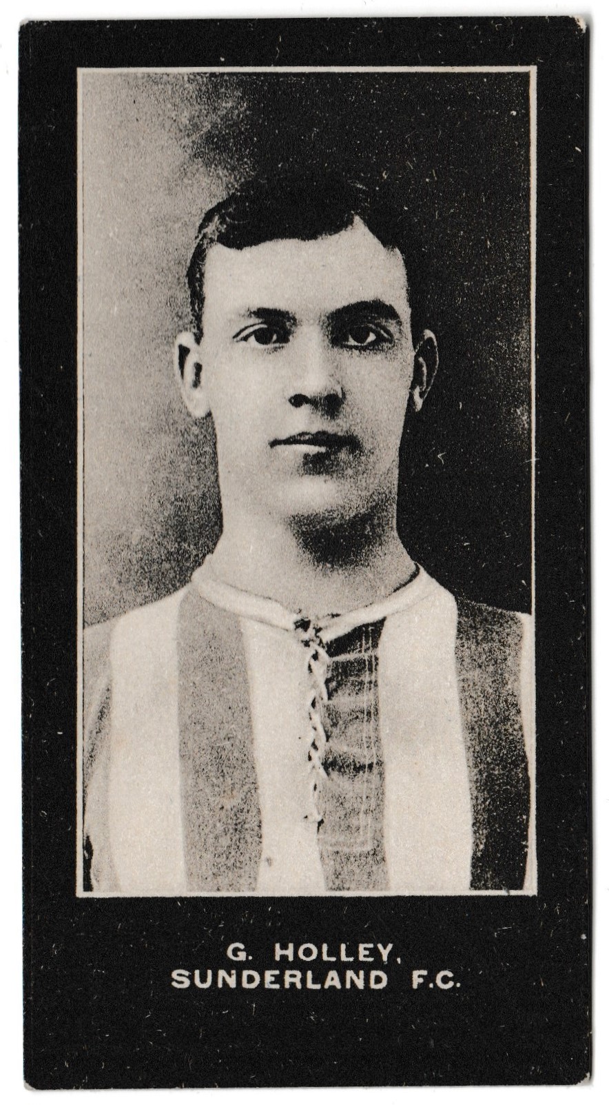 Smith's - 'Footballers Cup Tie S2' (1909) - G. Holley (Sunderland) Smith's - 'Footballers Cup Tie S2' (1909) - G. Holley (Sunderland)