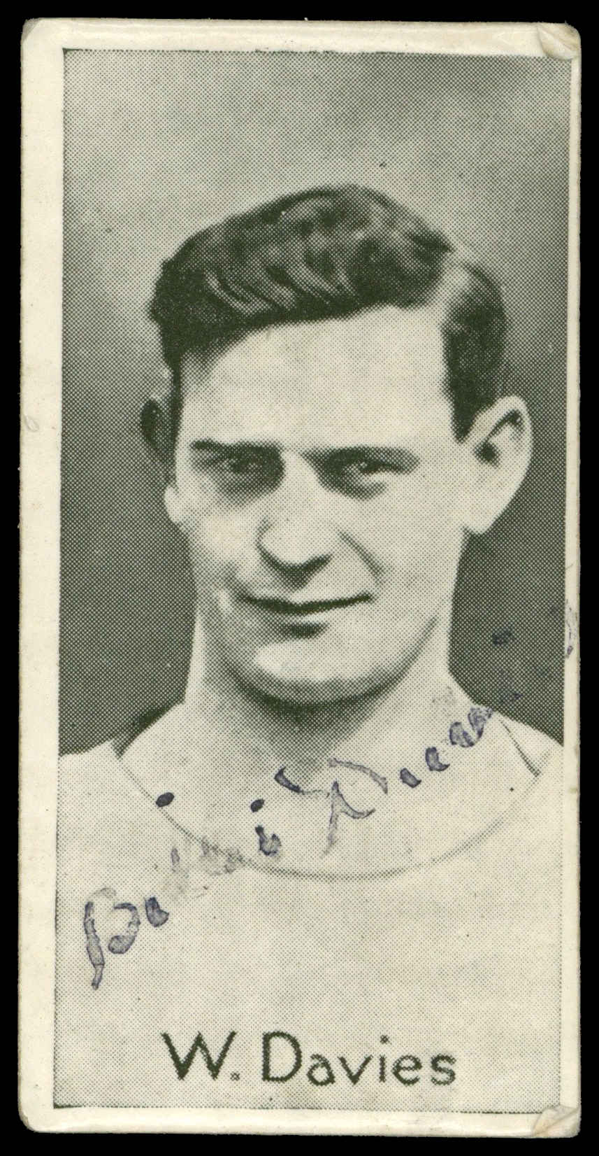 Thomson (D.C.) - W. Davies (Cardiff City) - **SIGNED** - 'Football Photos' - (c1925) Thomson (D.C.) - W. Davies (Cardiff City) - **SIGNED** - 'Football Photos' - (c1925)