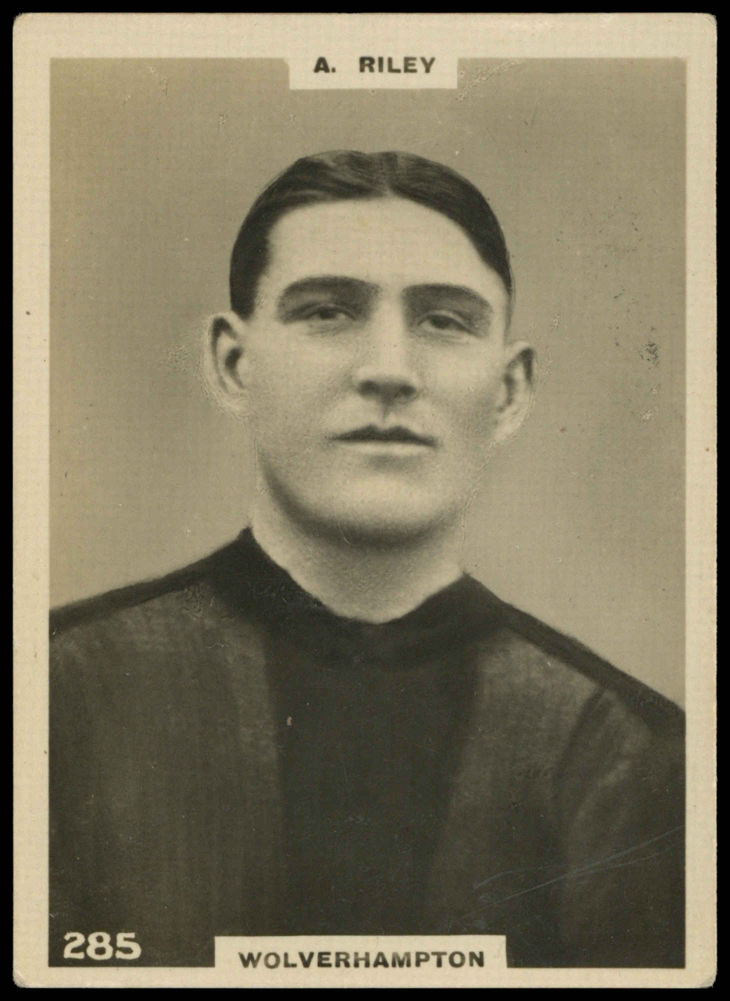 Godfrey Phillips - 'A. Riley (Wolverhampton)' - Footballers L1 (1922) Godfrey Phillips - 'A. Riley (Wolverhampton)' - Footballers L1 (1922)