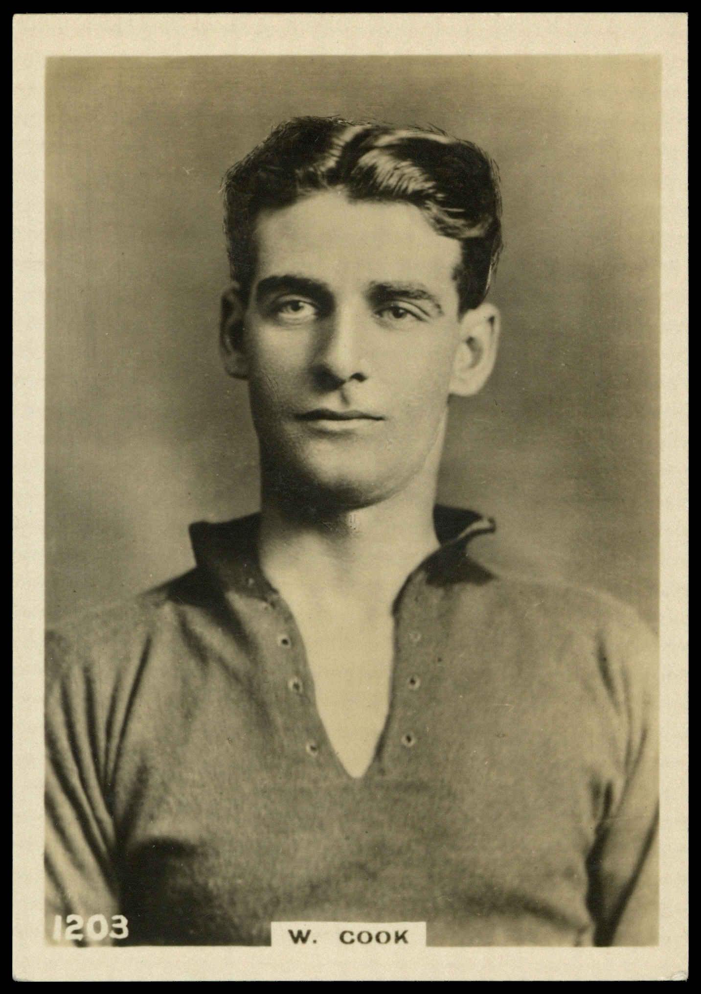 Godfrey Phillips - 'W. Cook (Plymouth Argyle)' - Footballers L3 (1922) Godfrey Phillips - 'W. Cook (Plymouth Argyle)' - Footballers L3 (1922)