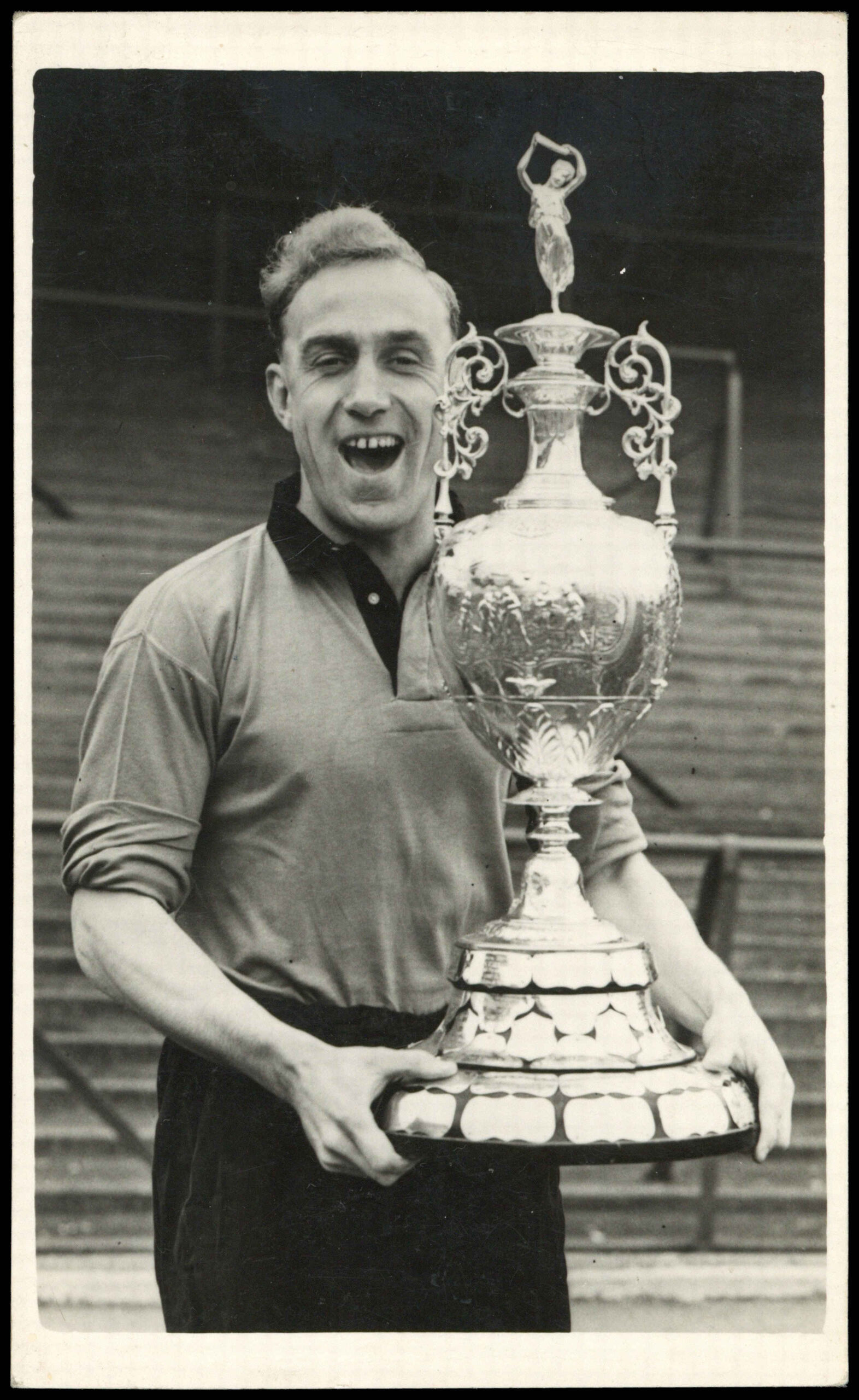 Wilkes - 'Real Photo Postcard' (1950s) - Billy Wright (Wolverhampton Wanderers) Wilkes - 'Real Photo Postcard' (1950s) - Billy Wright (Wolverhampton Wanderers)