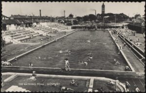 Valentine's - 'The Bathing Pool Gosport' () - Used Postcard Valentine's - 'The Bathing Pool Gosport' () - Used Postcard