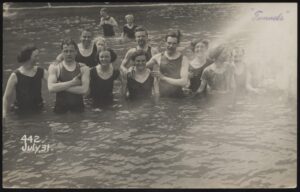 Real Photo - 'Tunnels Swimming Ilfracombe' (1931) - Unused Postcard